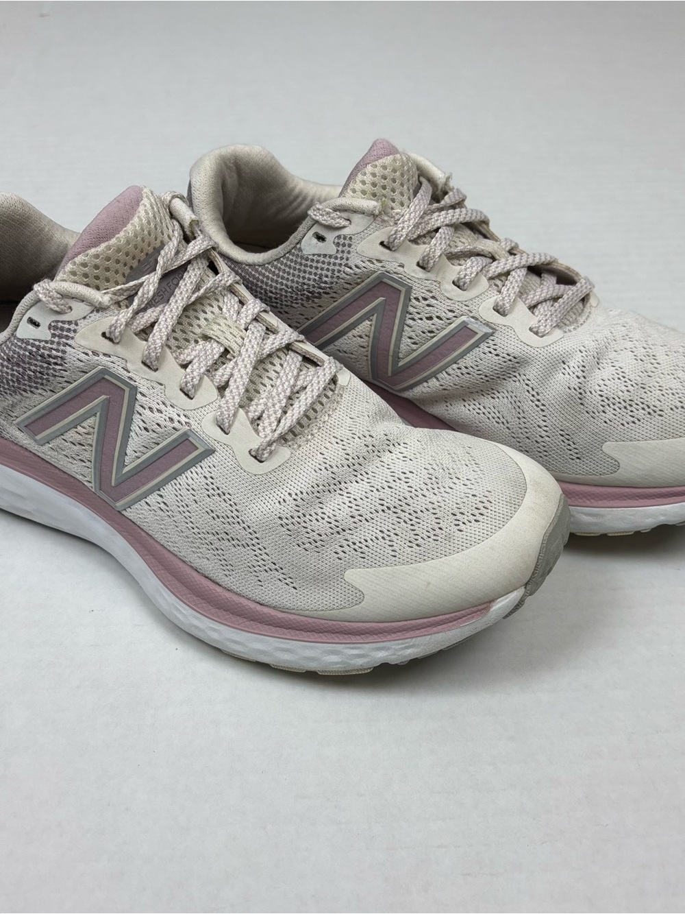 New Balance Women's white and Light Pink Athletic Running Shoes